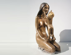 Bronze-Mother-and-child-statues-women-sculptures-Motherhood