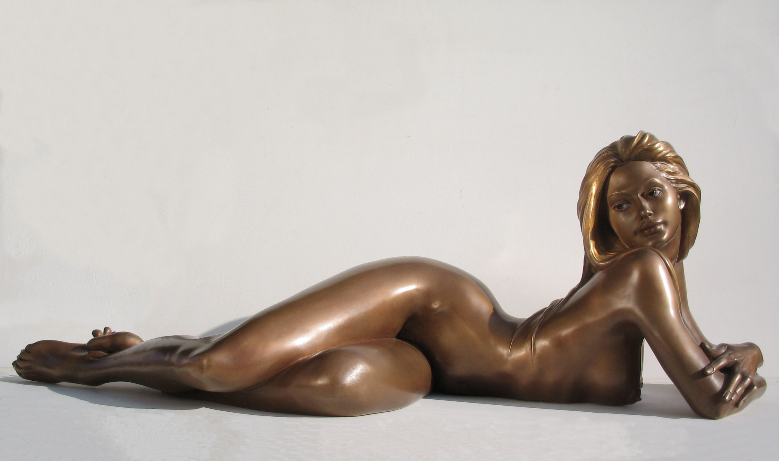 Bronze-statues-of-women-sculptures-artistic-nudes-vittorio-tessaro-Eva-2