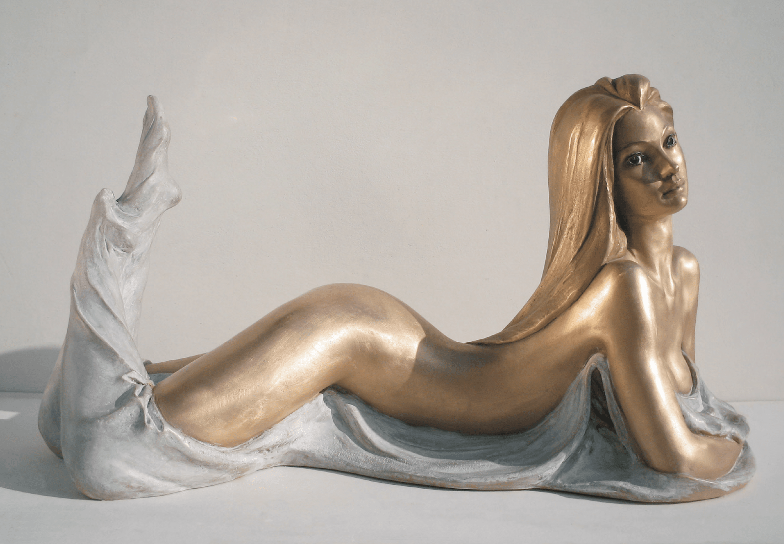 Bronze-statues-of-women-sculptures-artistic-female-nudes-Seleny-cm60x33x30-year-2007