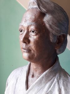 bronze-bust-custom-sculptures-statue-from-photo-personalized-memorial-statue-02